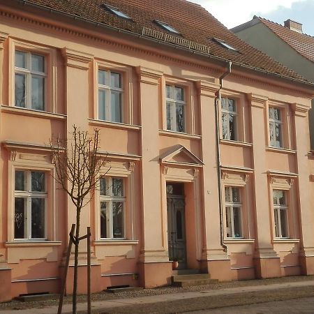 Bed&Breakfast Wagner "Im Alten Pfarrhaus" 네우루핀 외부 사진