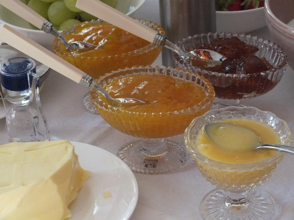 Bed&Breakfast Wagner "Im Alten Pfarrhaus" 네우루핀 외부 사진