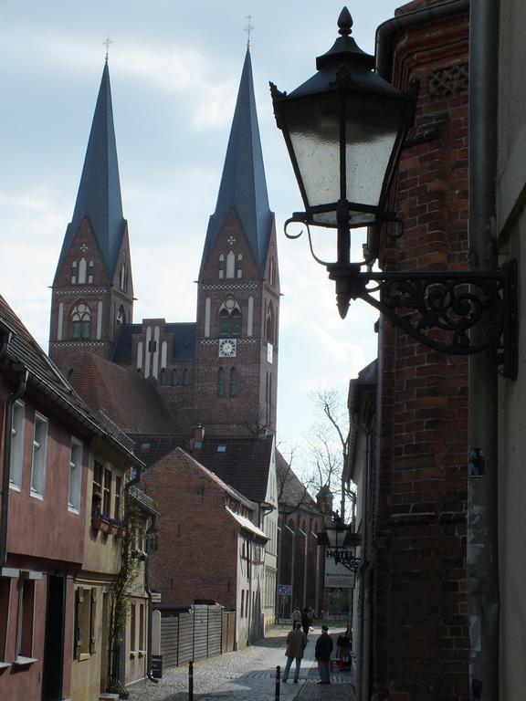 Bed&Breakfast Wagner "Im Alten Pfarrhaus" 네우루핀 외부 사진