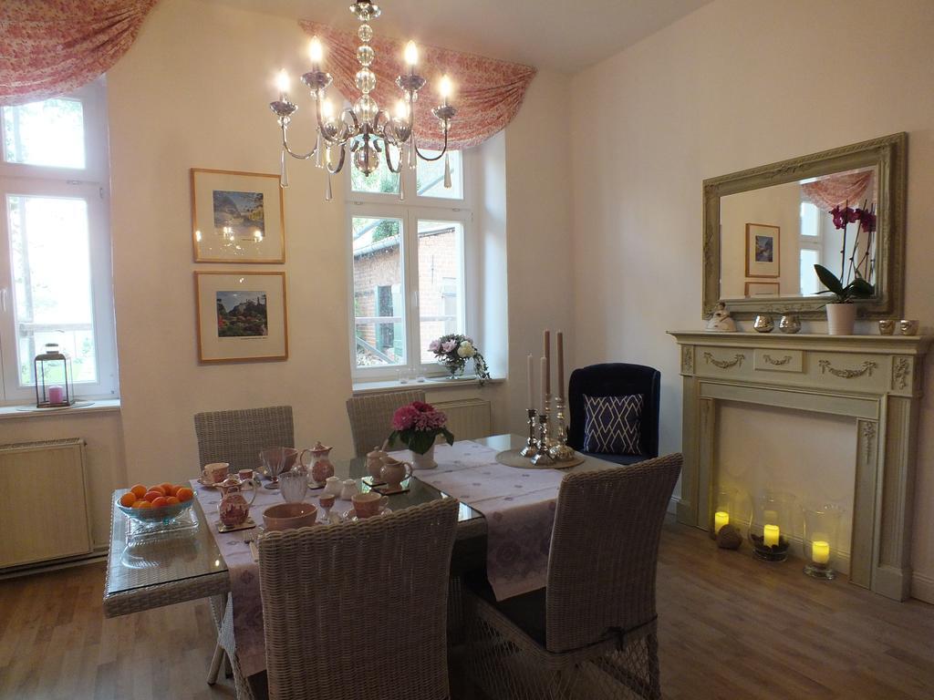 Bed&Breakfast Wagner "Im Alten Pfarrhaus" 네우루핀 외부 사진
