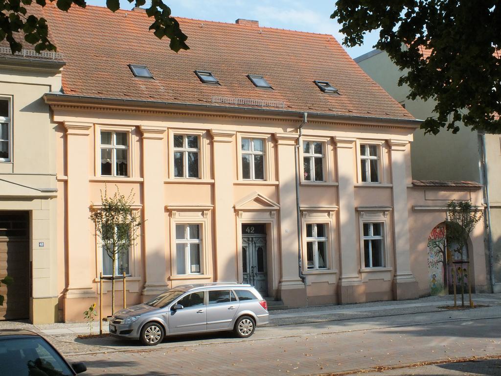 Bed&Breakfast Wagner "Im Alten Pfarrhaus" 네우루핀 외부 사진