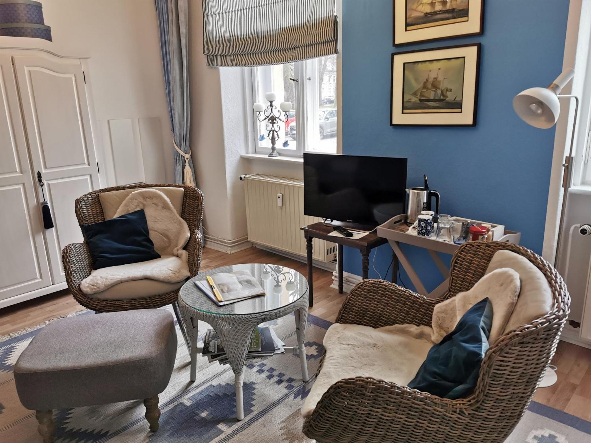 Bed&Breakfast Wagner "Im Alten Pfarrhaus" 네우루핀 외부 사진