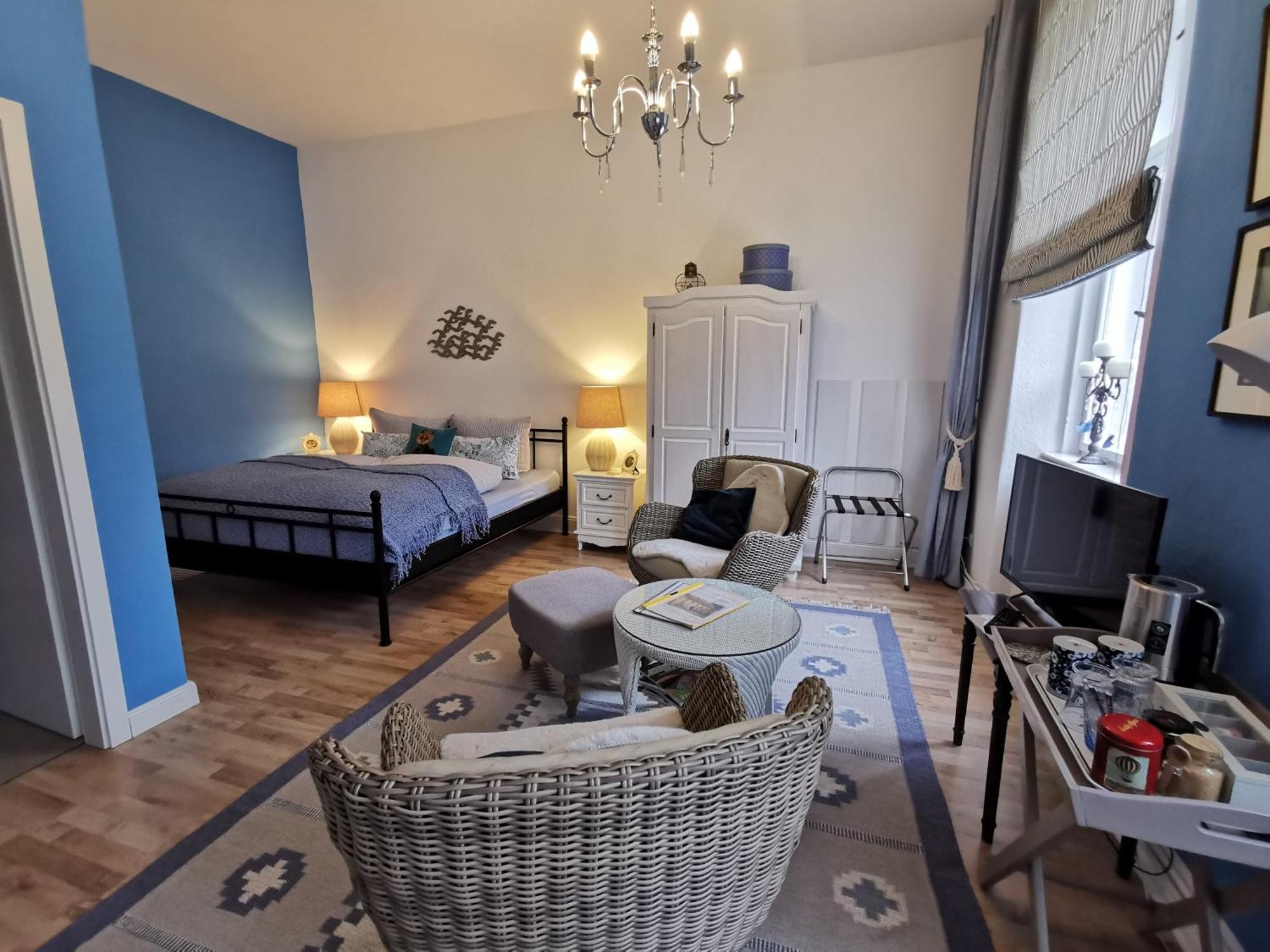 Bed&Breakfast Wagner "Im Alten Pfarrhaus" 네우루핀 외부 사진