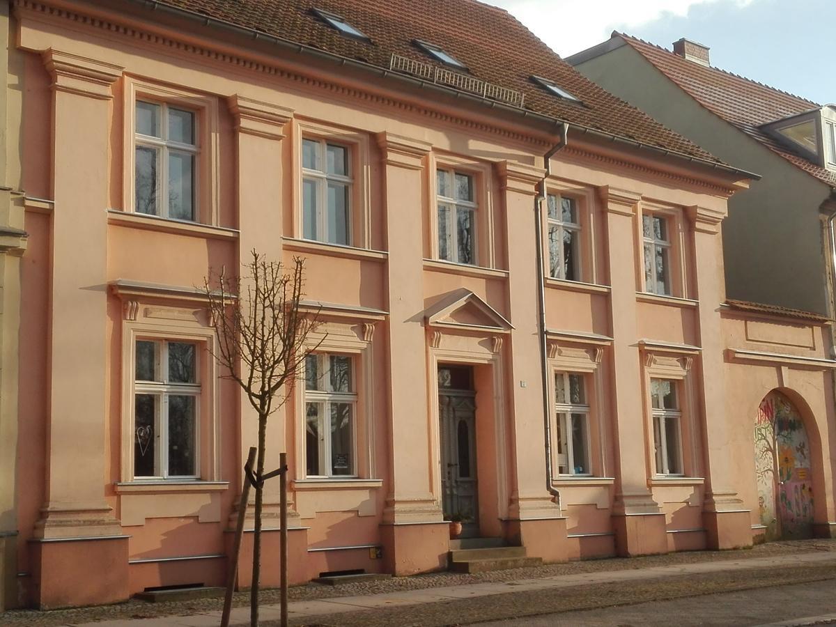 Bed&Breakfast Wagner "Im Alten Pfarrhaus" 네우루핀 외부 사진